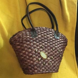 Straw handbag with gold dots & faux leather straps